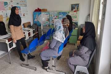  برگزاری برنامه آموزشی سرطان پستان و خودآزمایی توسط دانشجویان پرستاری در خانه بهداشت خشت مسجد